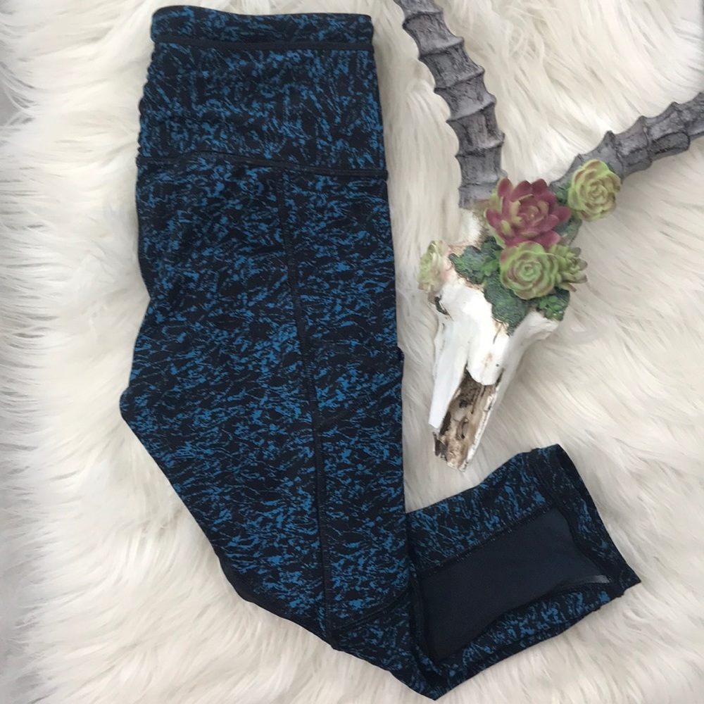 • Lululemon • Outrun 17” Crop Leggings